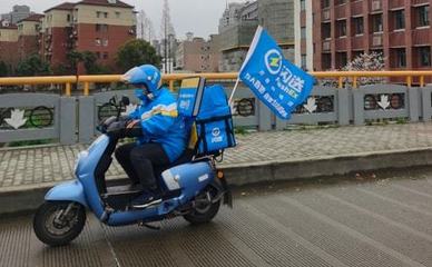 愛(ài)心傳遞 從受助者到奉獻(xiàn)者，閃送員成為上海民生物資的“擺渡人”