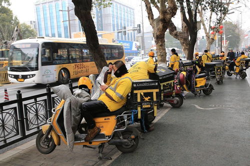 車輪上的新春 外賣騎手的春節堅守與溫情傳遞